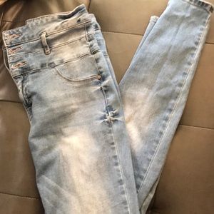 Light wash skinny jeans